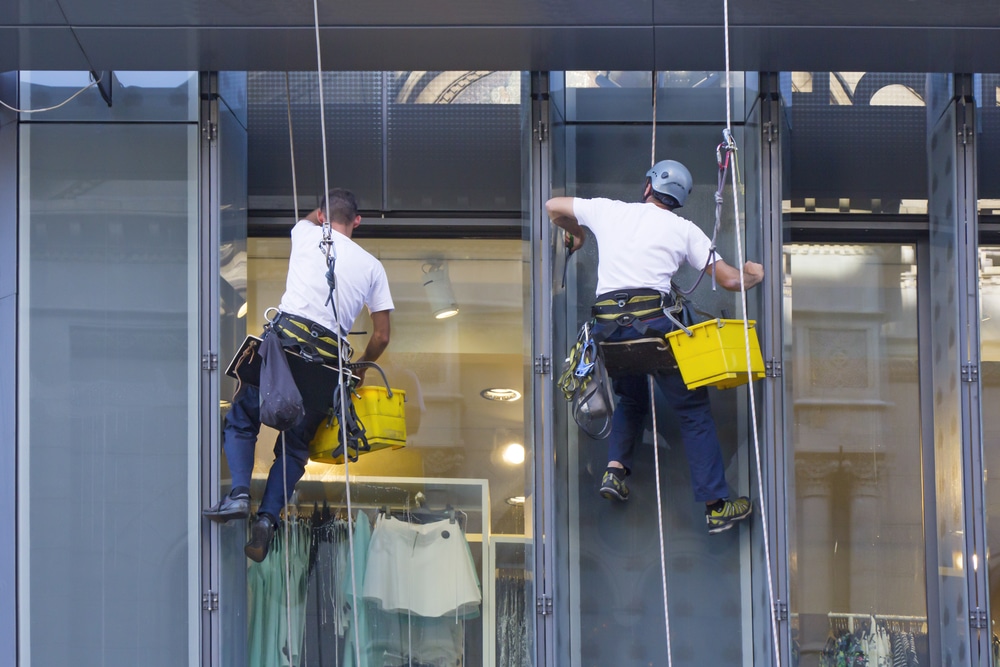 commercial windows get cleaned
